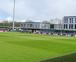 Trainingsplatz bei Red Bull Leipzig mit Blick auf die Akademie